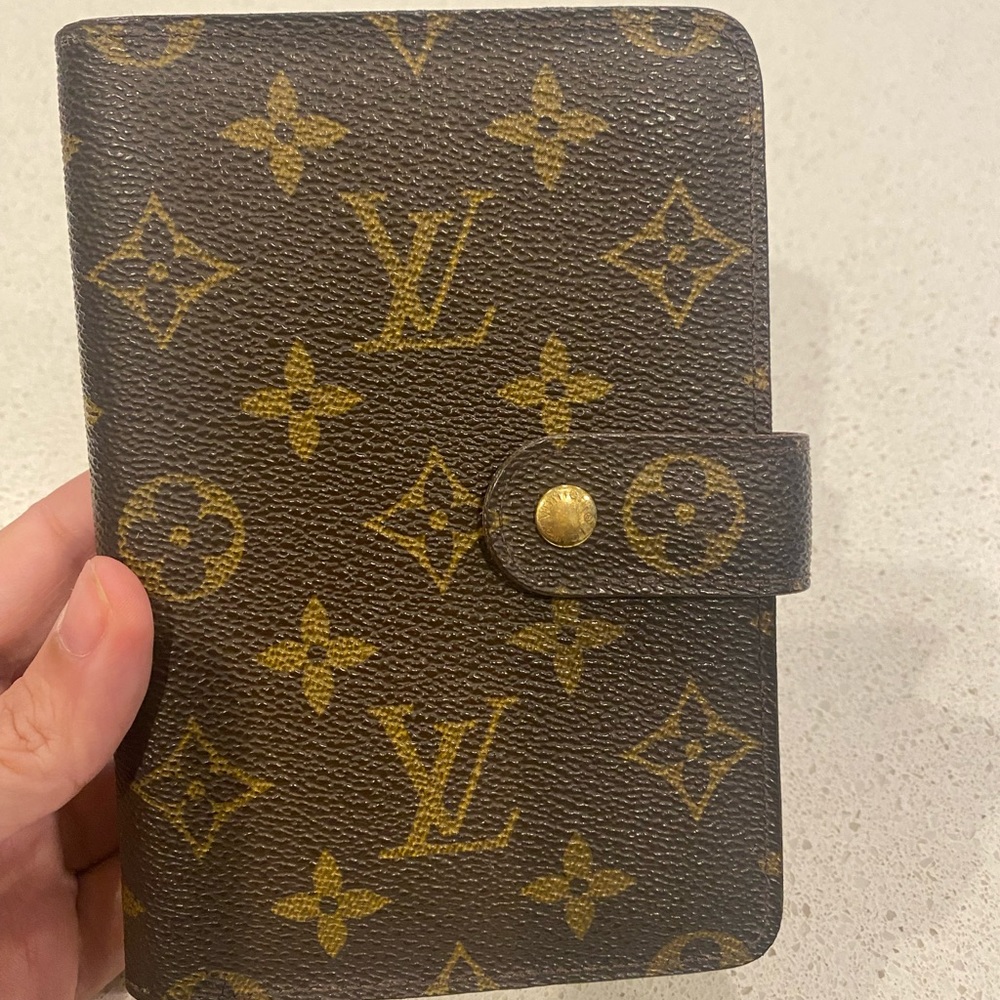 Louis Vuitton Medium Wallet